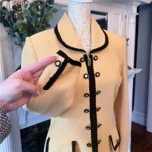VINTAGE ST. JOHN By Marie Gray Yellow W/ Black Trim Wool Blend Jacket Size 4 - Picture 5 of 15